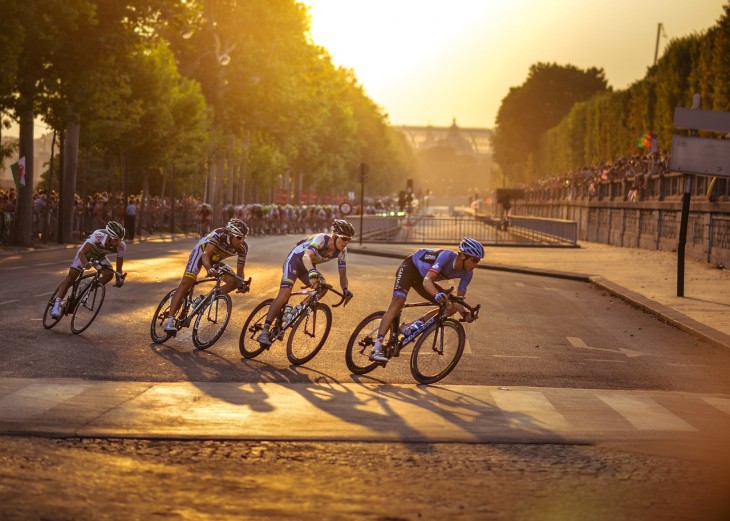cyclists-917307_1280