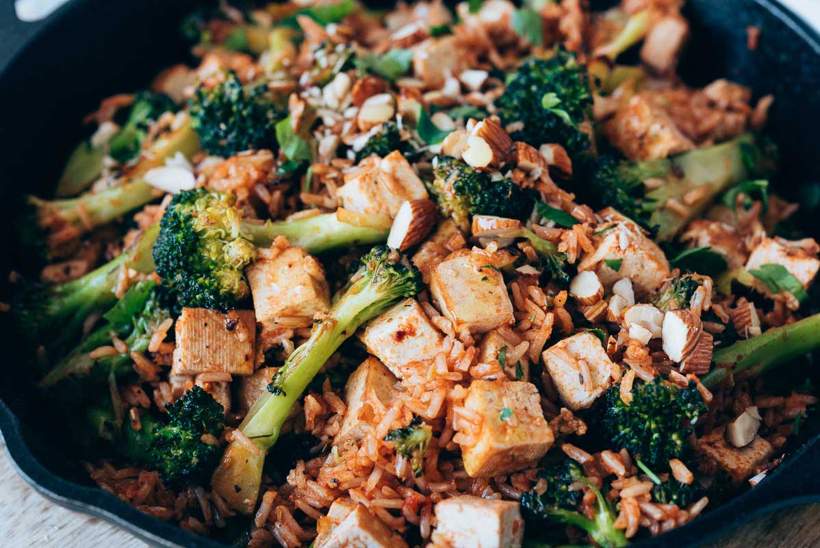 arròs basmati saltat amb bròquil i tofu fumat