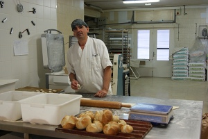 Jaume Llesta, al seu forn Diga-li pa, a Girona