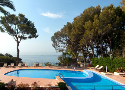 Piscina amb vistes al mar a l´Hotel Cala del Pi de Platja d´Aro