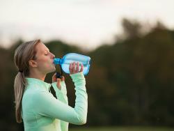 Per què has de sortir de casa amb una ampolla d’aigua reutilitzable i lliure de BPA