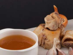 Brou d’ossos (sense verdures) de Marc Vergés