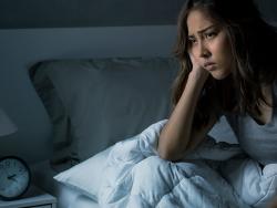 Per què les dones pateixen més d’insomni que els homes?