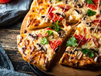 Pizza fresca de massa mare per millorar la digestió