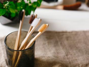 Sí, el raspall de dents també ha de ser ecològic