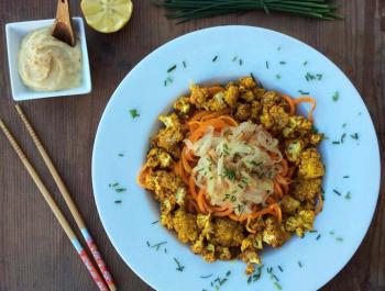 Coliflor garam masala amb espaguetis de verdures